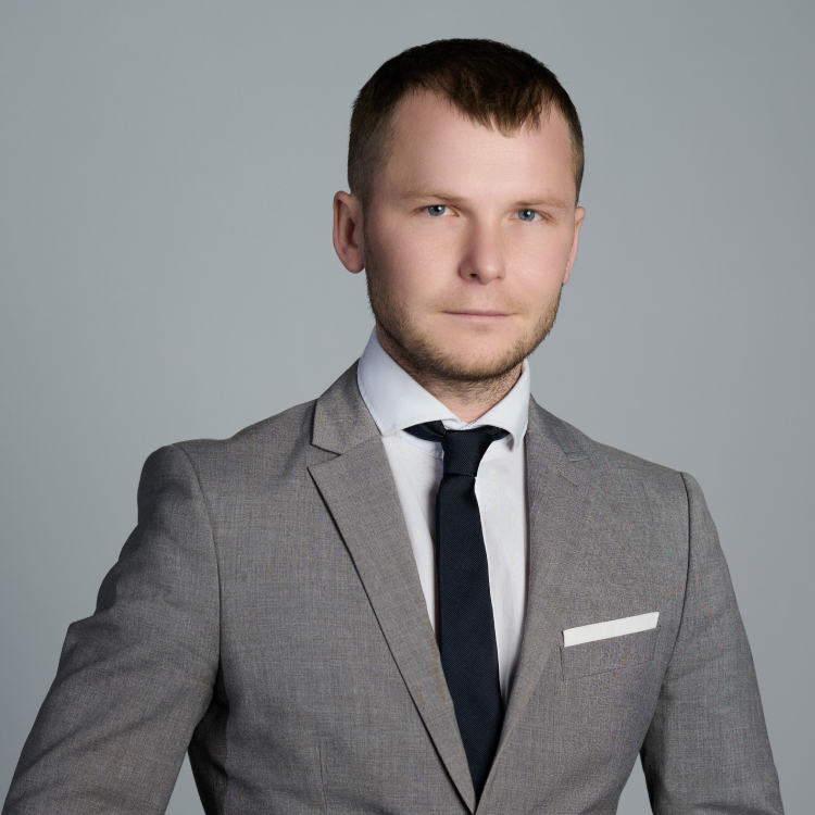 adwokat senior associate Adrian Tujek